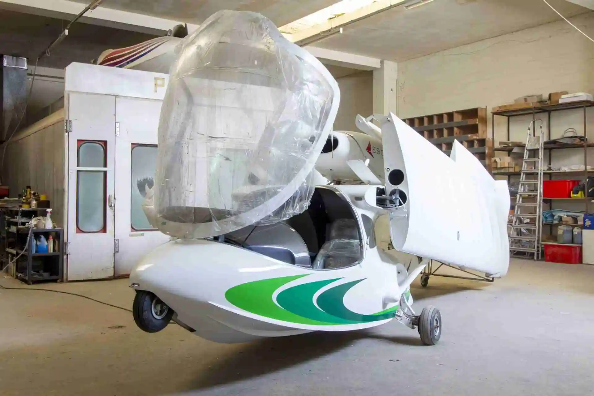 Seamax M-22 with folding wings – new