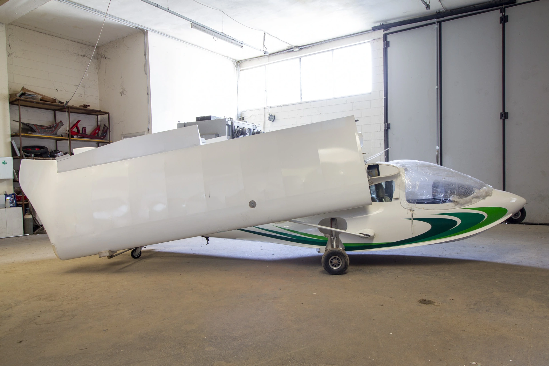 Seamax M-22 with folding wings – new