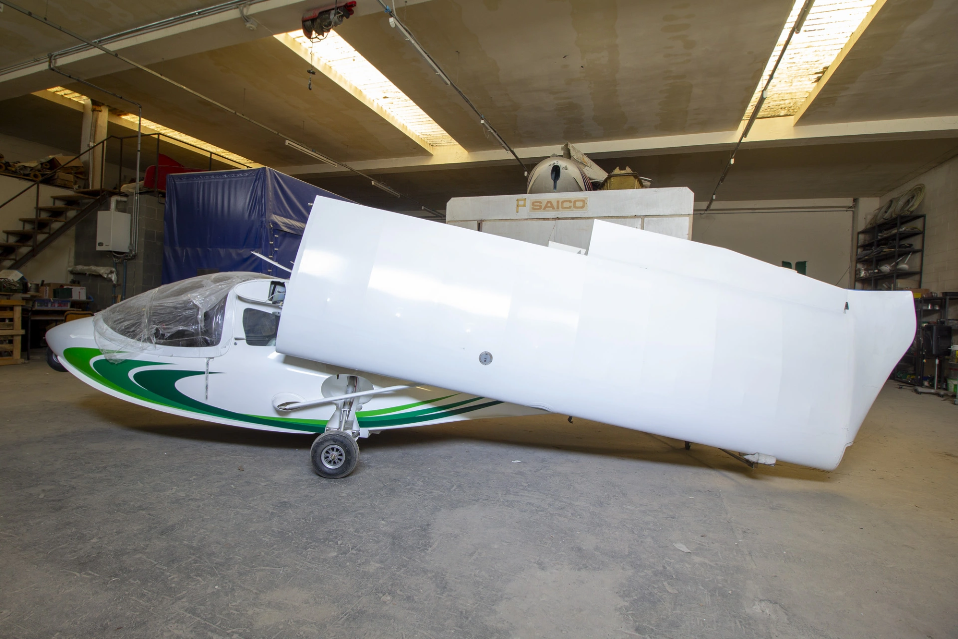 Seamax M-22 with folding wings – new